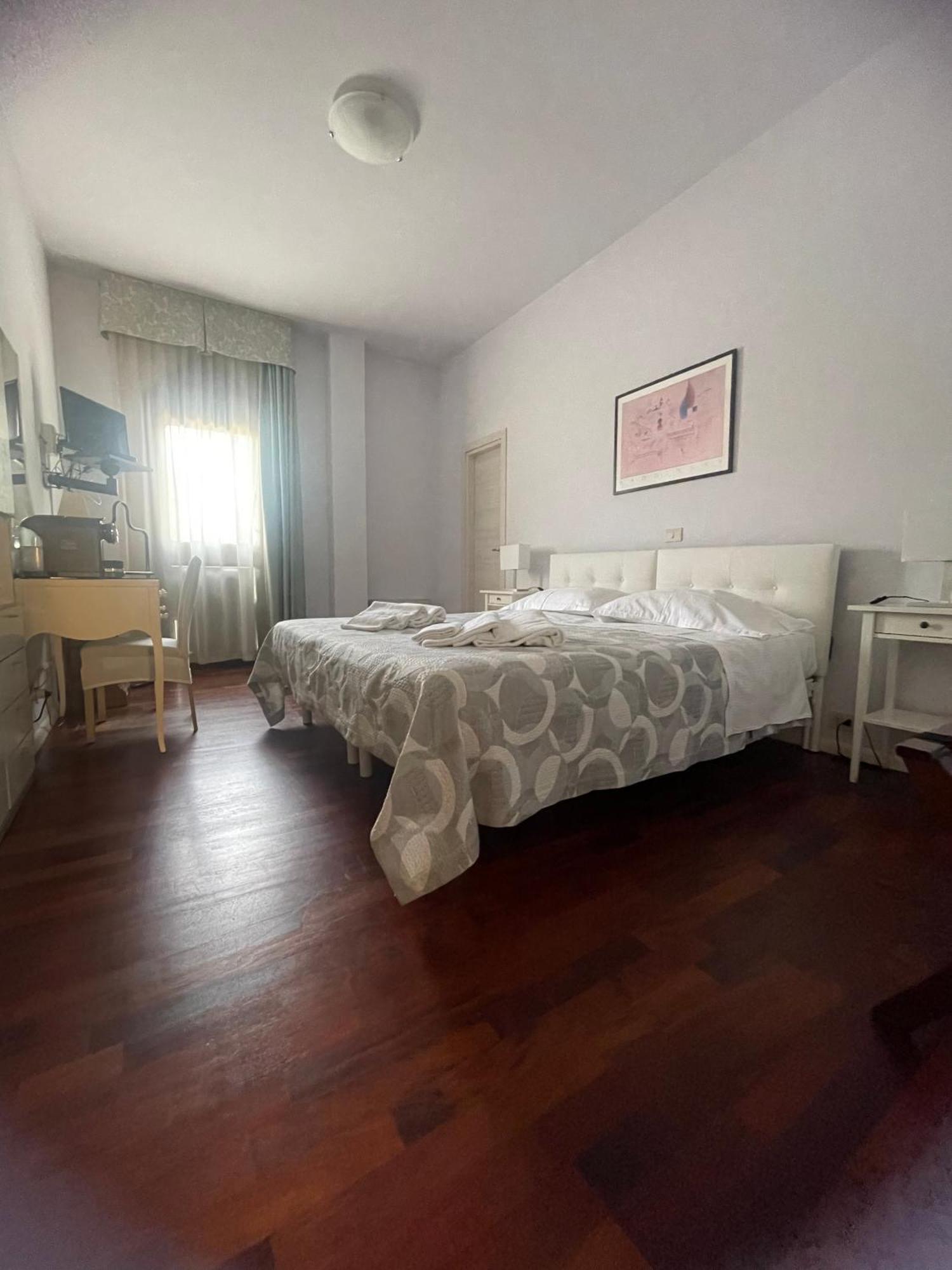 Hotel L'Approdo Чезенатико Экстерьер фото